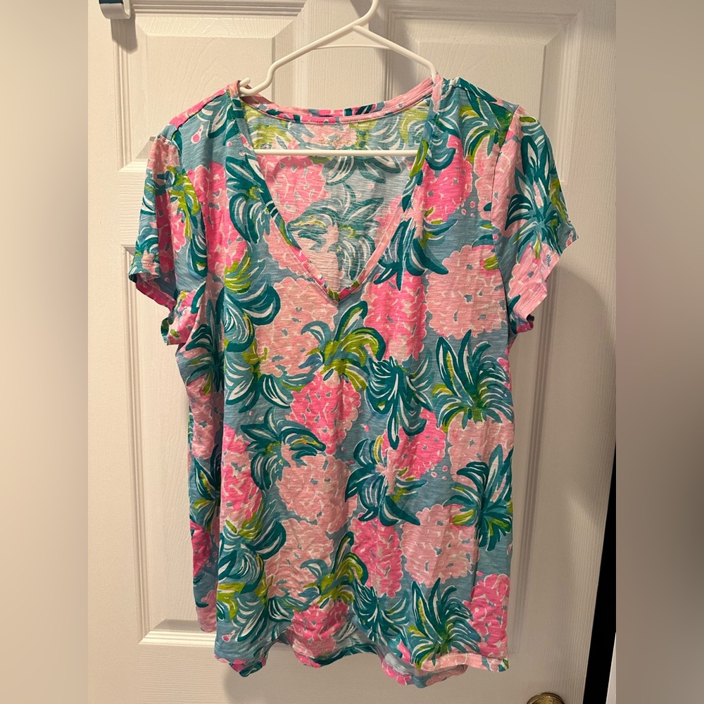 Lilly Pulitzer ETTA v-neck t-shirt, slightly longer in the back